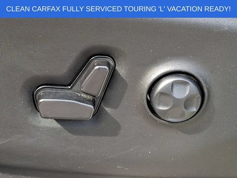 Used 2023 Chrysler Pacifica Touring-L FWD image 27