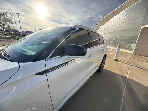Used 2021 Lincoln Corsair AWD image 5