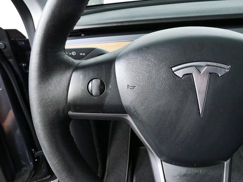 Used 2022 Tesla Model Y Long Range AWD/4WD image 9