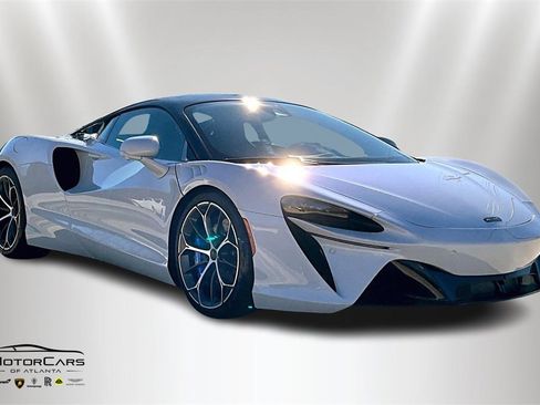 New 2026 McLaren Artura image 2
