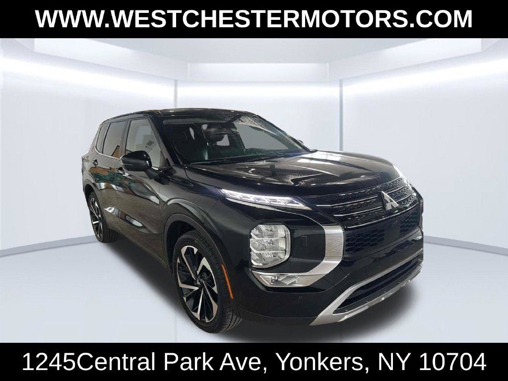 Used 2024 Mitsubishi Outlander SE Black Edition AWD/4WD image 3