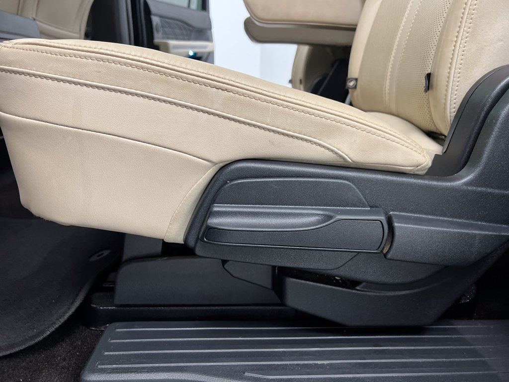 Used 2022 Ford Expedition Max Platinum AWD/4WD image 16