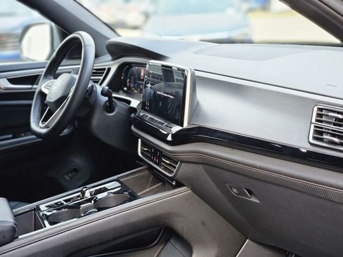 Used 2024 Volkswagen Atlas Cross Sport SE image 13