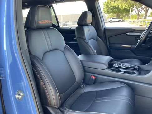 Used 2025 Honda Pilot TrailSport image 28