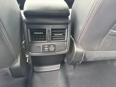 Certified 2025 Subaru Forester Premium AWD/4WD image 17