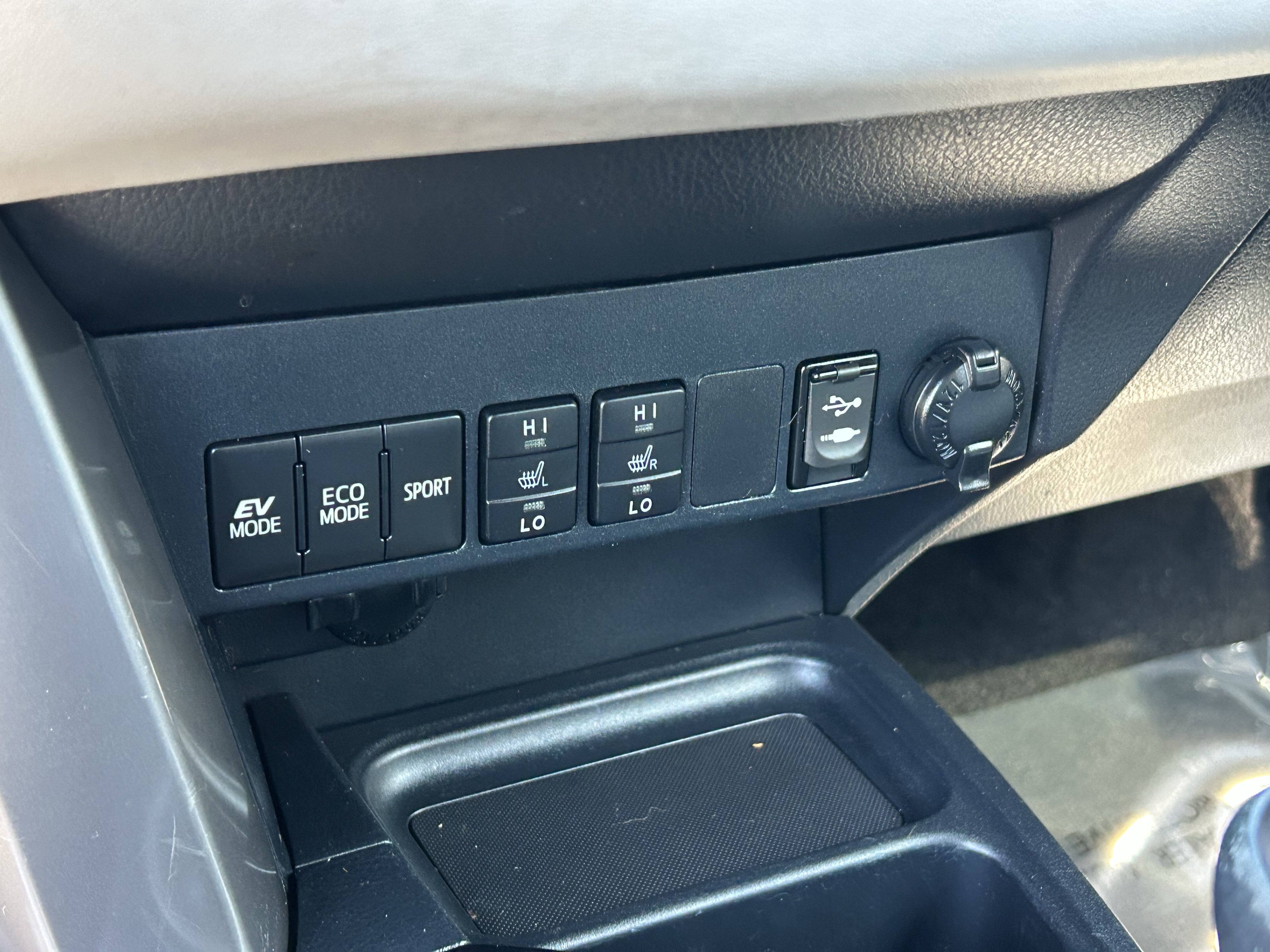 Used 2016 Toyota RAV4 Limited w/ Advanced Technology Package AWD/4WD image 23