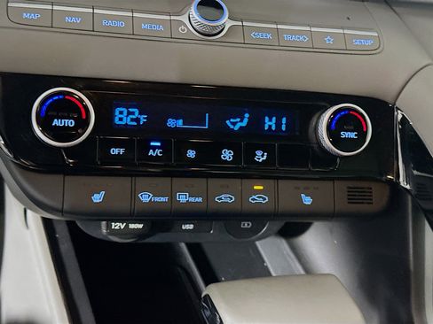 Used 2025 Hyundai Elantra SEL image 24