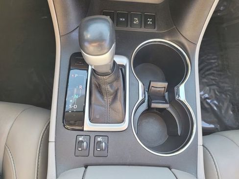 Used 2019 Toyota Highlander XLE image 26