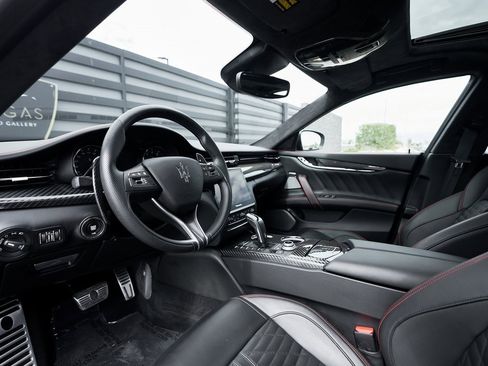 Used 2021 Maserati Quattroporte Trofeo image 4
