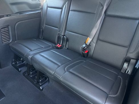 Used 2025 GMC Yukon XL Denali AWD/4WD image 17