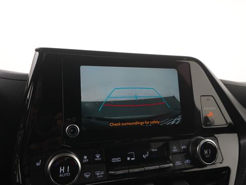 Used 2025 Toyota Highlander XSE AWD/4WD image 28