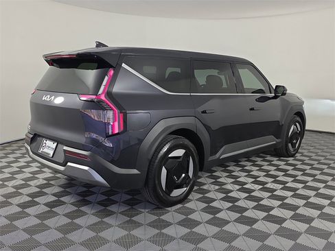 Used 2026 Kia EV9 Light image 5
