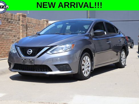 Used 2017 Nissan Sentra SV FWD image 1