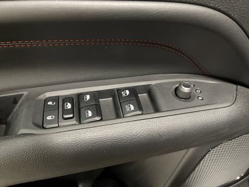 Used 2024 Jeep Compass Trailhawk w/ Trailhawk Convenience Group image 9