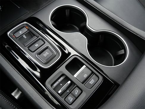 Used 2024 Honda Pilot Touring image 22