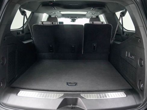 Used 2025 Chevrolet Suburban Premier image 12