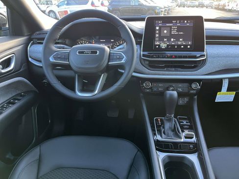 New 2026 Jeep Compass Latitude image 20