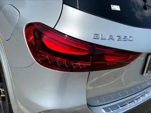 Certified 2025 Mercedes-Benz GLA 250 4MATIC image 18
