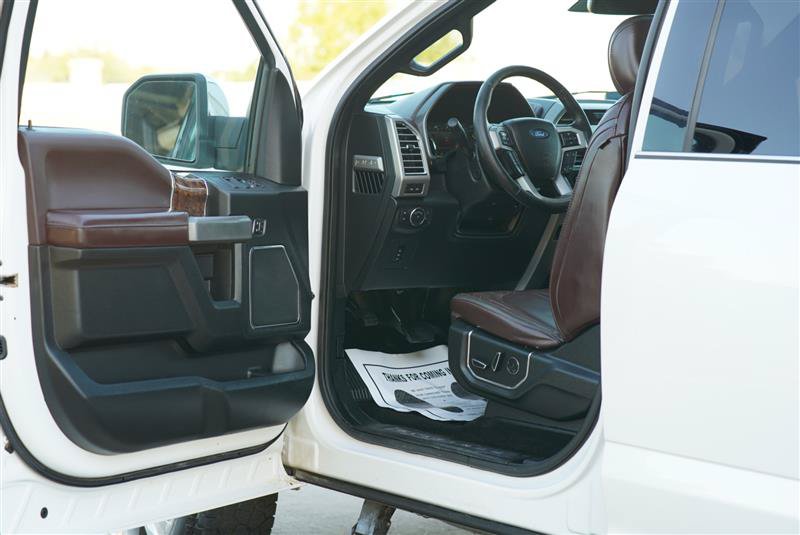 Used 2015 Ford F150 Platinum w/ Equipment Group 701A Luxury AWD/4WD image 37