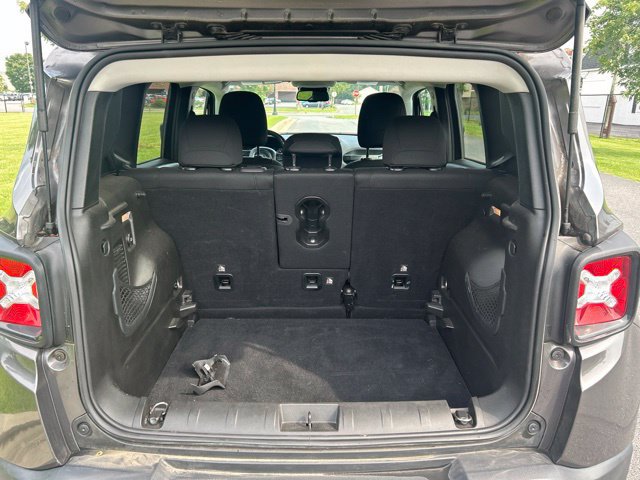 Used 2016 Jeep Renegade Latitude AWD/4WD image 19