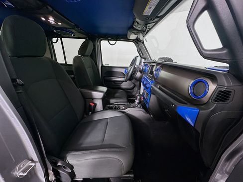 Used 2021 Jeep Gladiator Sport image 30