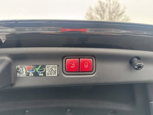 Used 2024 Mercedes-Benz C 300 Sedan image 37