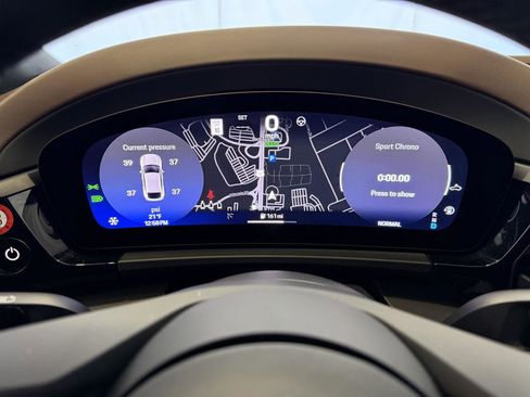 Certified 2025 Porsche Macan Electric image 21