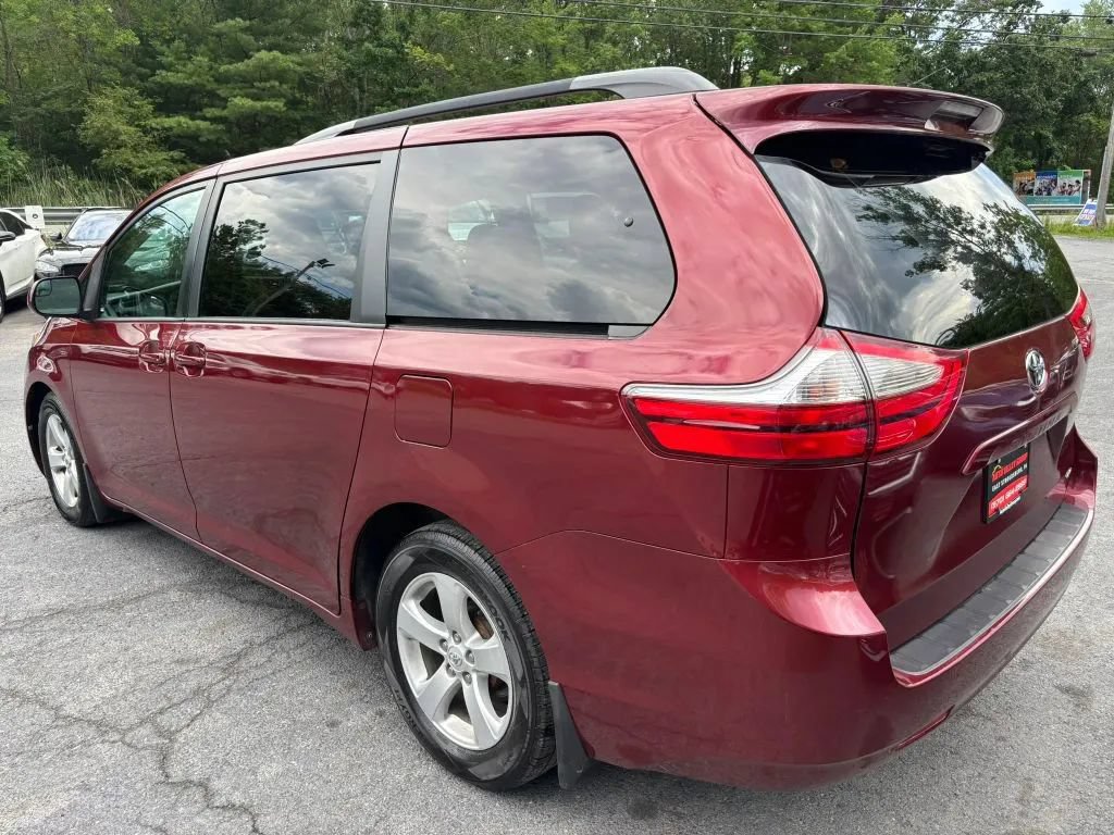 Used 2017 Toyota Sienna LE FWD image 6