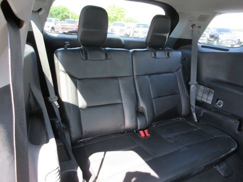 Used 2022 Ford Explorer Limited w/ Equipment Group 301A AWD/4WD image 26
