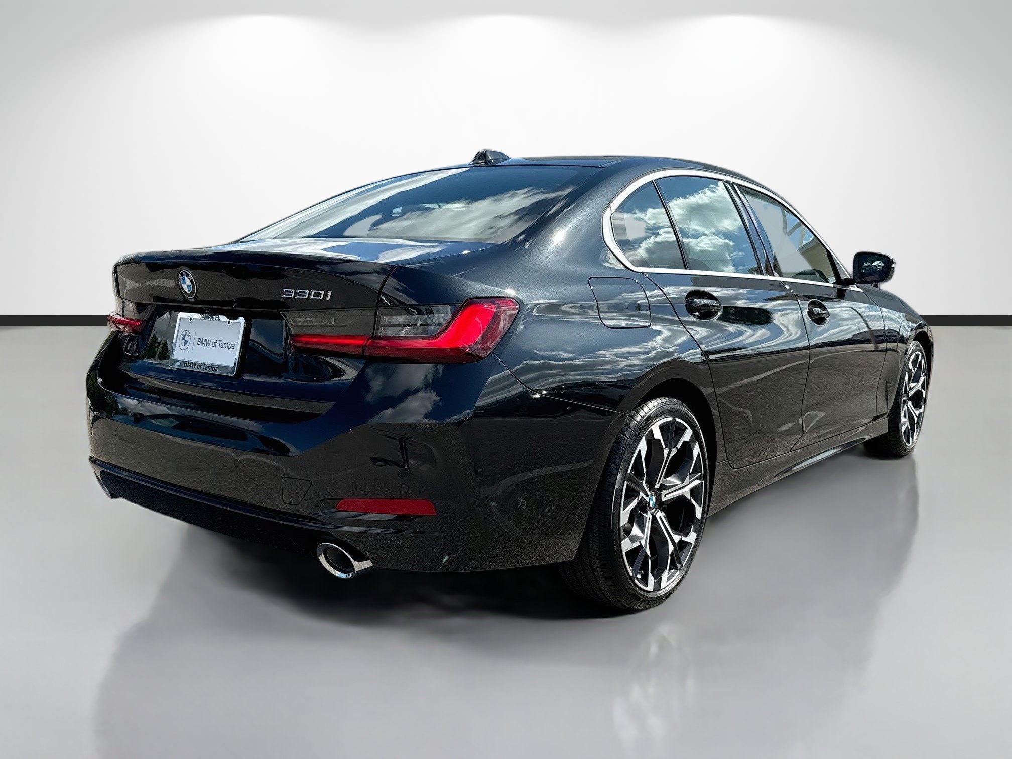 Used 2026 BMW 330i Sedan w/ Convenience Package RWD image 3