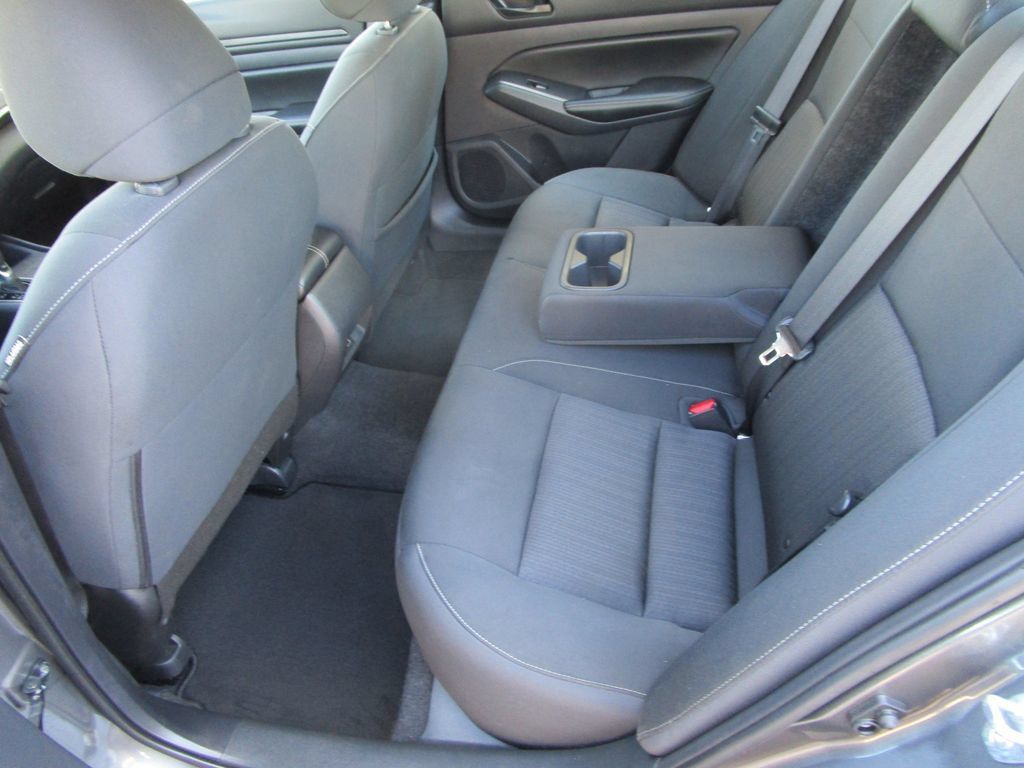 Used 2025 Nissan Altima 2.5 SV FWD image 19