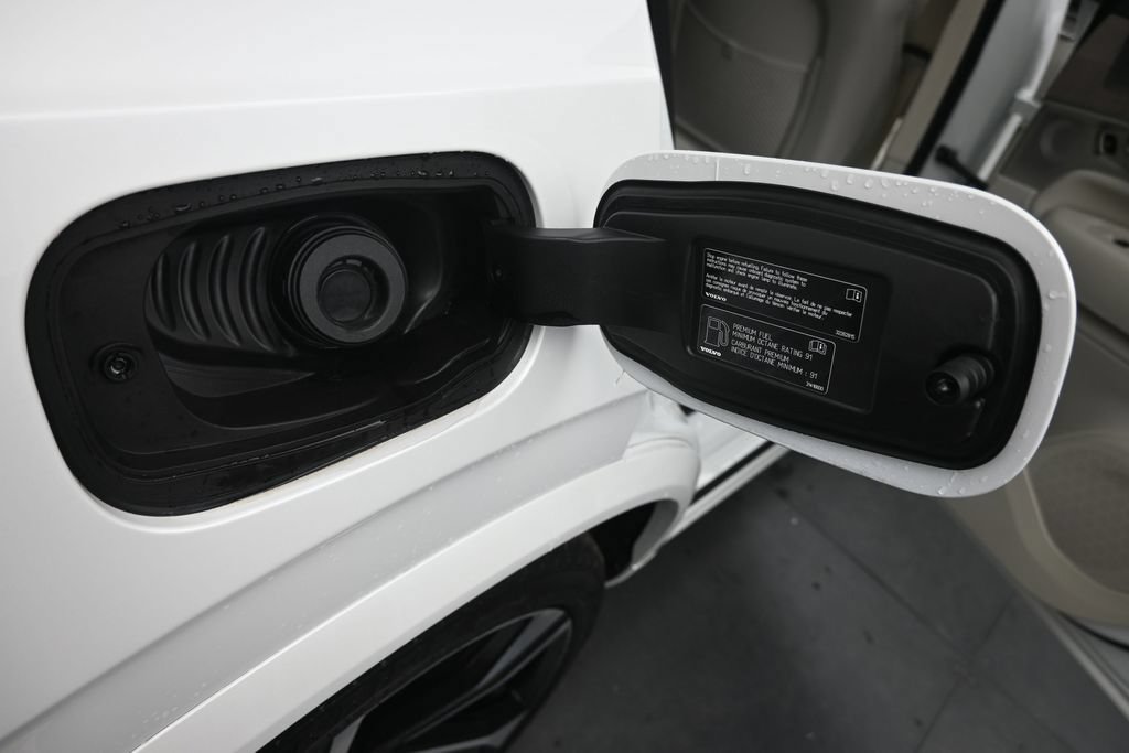 Certified 2024 Volvo XC90 B6 Ultimate w/ Lounge Package AWD/4WD image 17