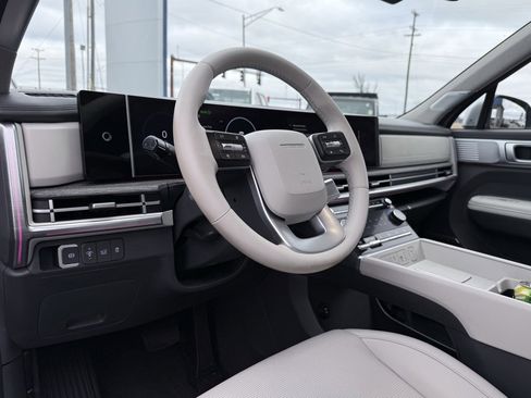 Used 2024 Hyundai Santa Fe Limited image 10