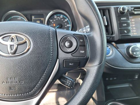 Used 2018 Toyota RAV4 LE AWD/4WD image 32