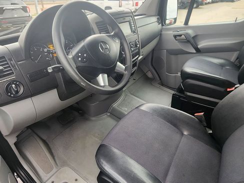 Used 2018 Mercedes-Benz Sprinter 2500 image 7