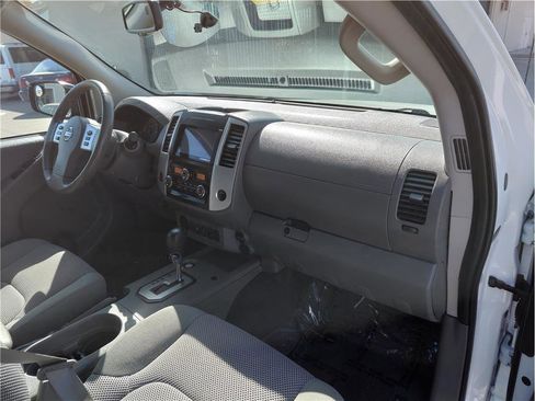 Used 2020 Nissan Frontier SV image 14
