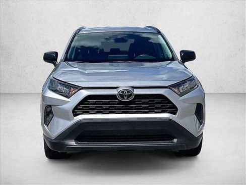 Used 2020 Toyota RAV4 LE FWD image 3