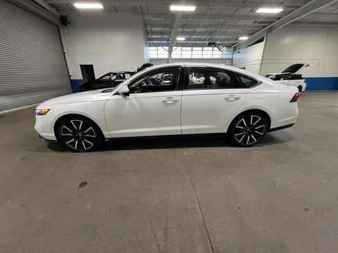 Used 2024 Honda Accord Touring image 6