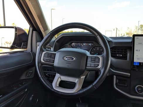 Used 2024 Ford Expedition XLT image 23