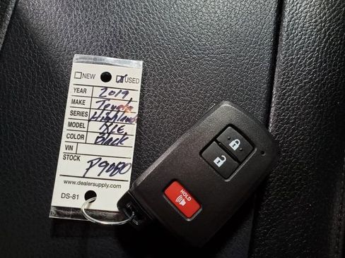 Used 2019 Toyota Highlander XLE image 33