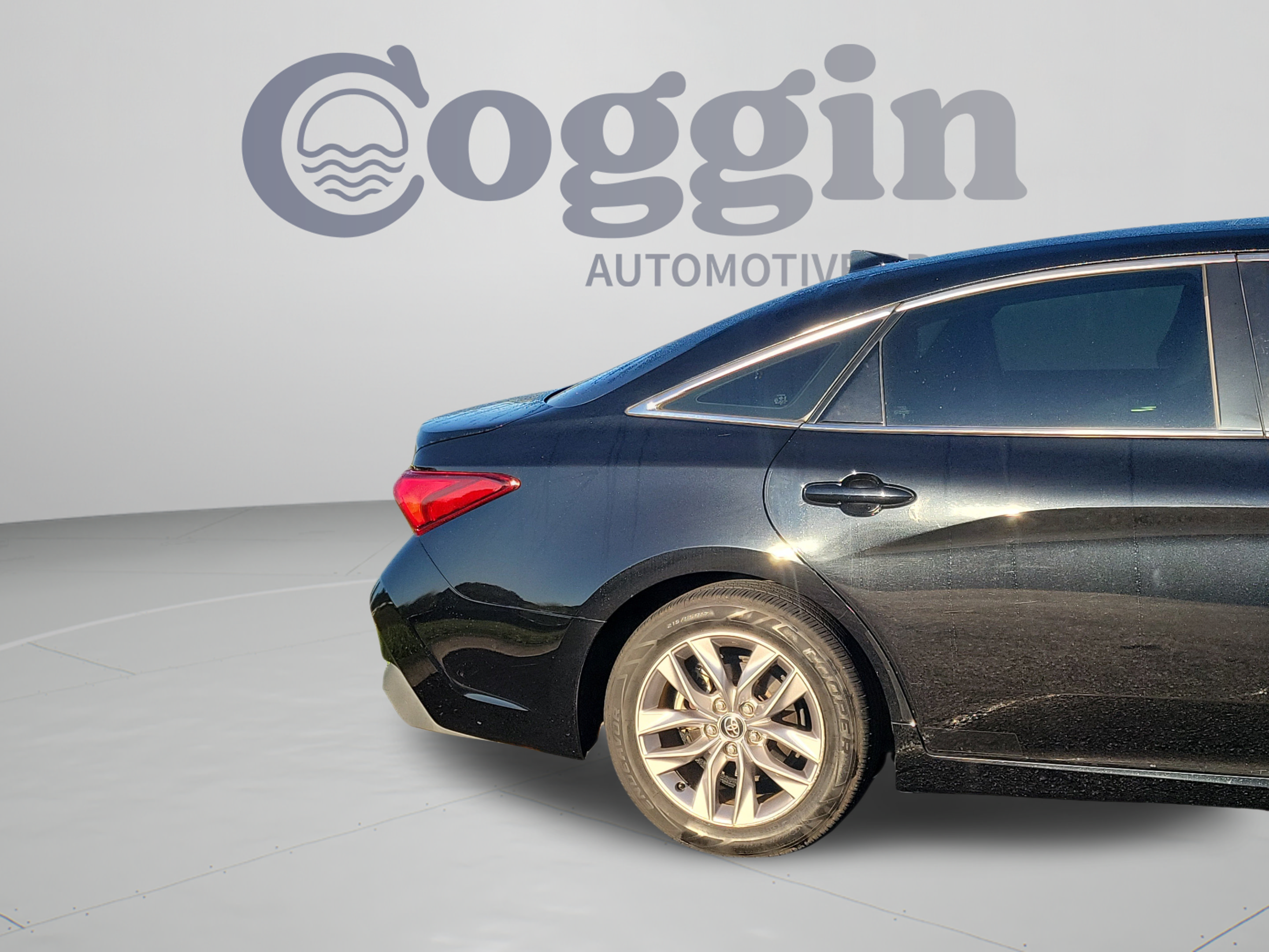 Used 2021 Toyota Avalon XLE w/ Moonroof Package FWD image 13