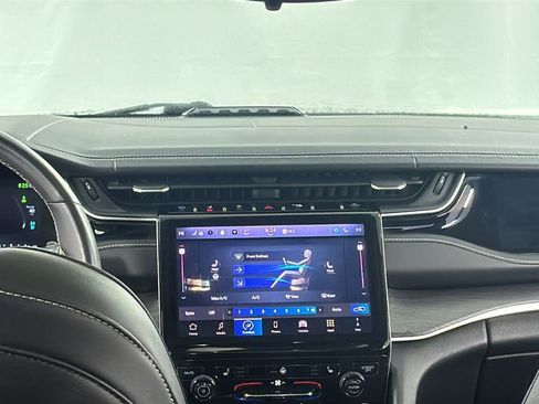 Used 2022 Jeep Grand Cherokee Limited 4xe image 18