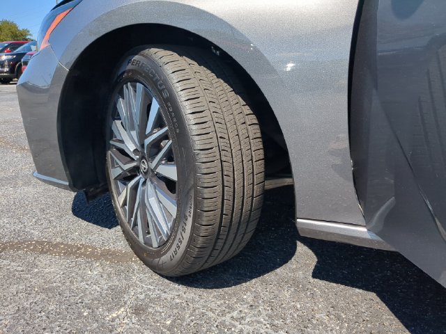 Used 2025 Nissan Altima 2.5 SV FWD image 34