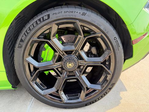 Used 2023 Lamborghini Huracan Tecnica image 16