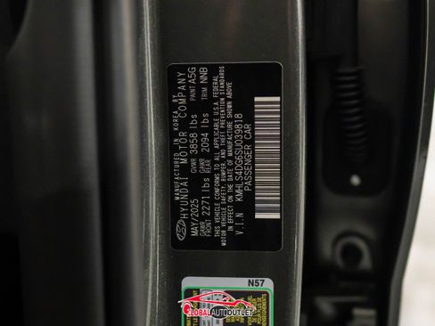 Used 2025 Hyundai Elantra SEL image 48