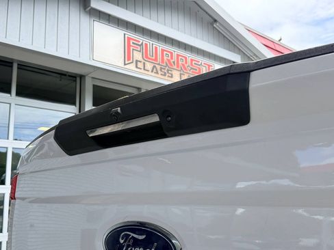 Used 2018 Ford F250 Lariat w/ Lariat Ultimate Package AWD/4WD image 9