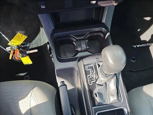 Used 2018 Toyota Tacoma SR image 12