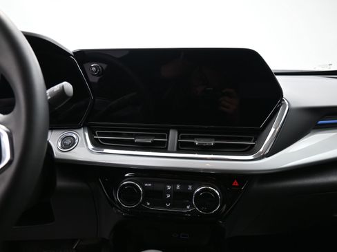 Certified 2025 Chevrolet Trax LT w/ Driver Confidence Package image 16