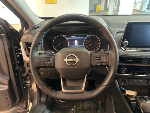 Used 2025 Nissan Rogue SV image 29