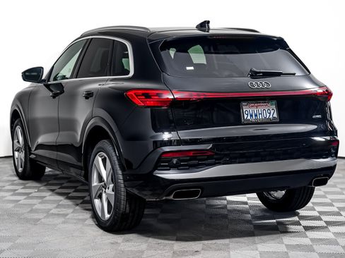 Used 2025 Audi Q5 Premium Plus AWD/4WD image 2